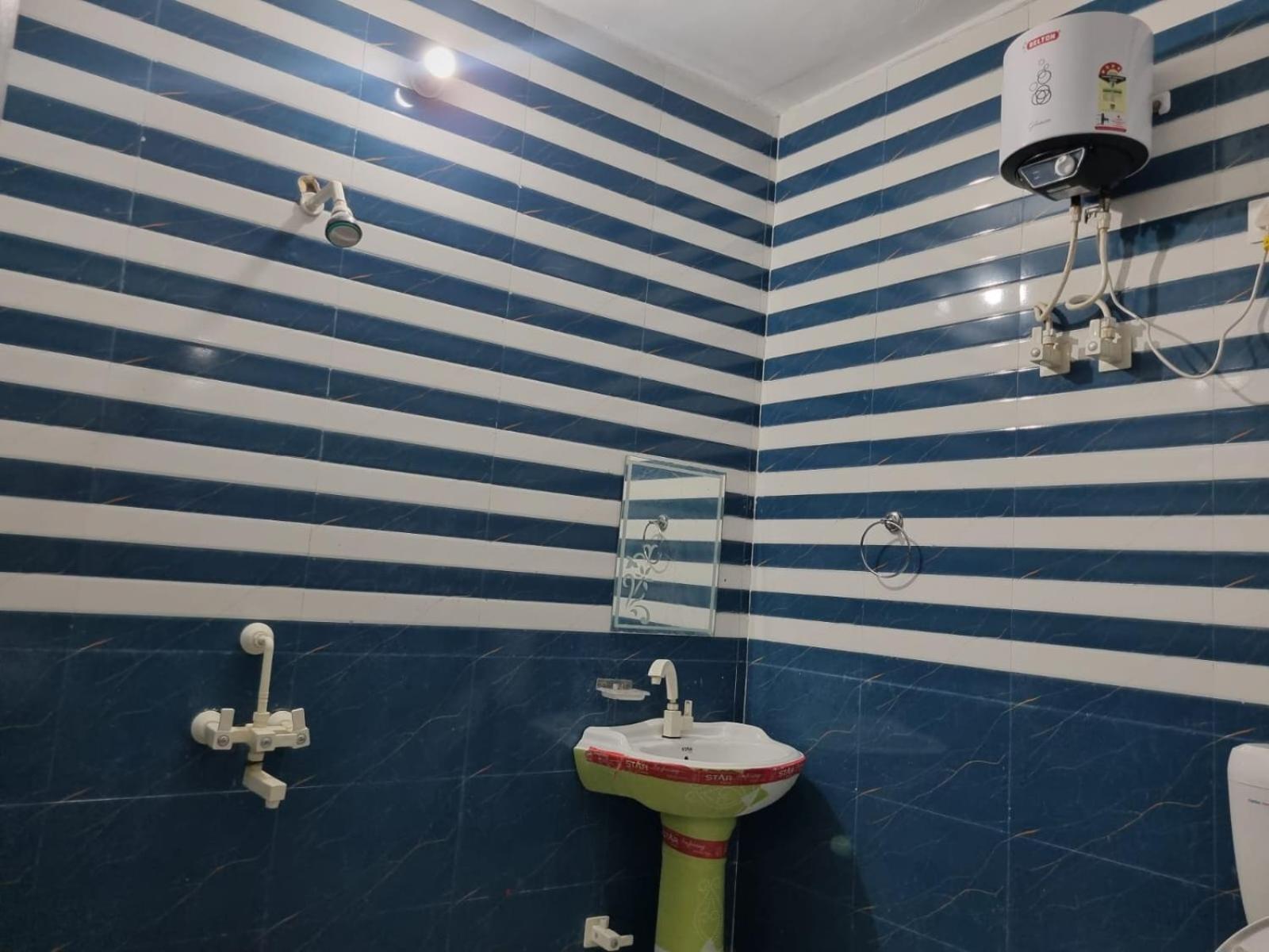 מלון Vrindavan Bhakti Bhavan- Near Prem Mandir By Mukund מראה חיצוני תמונה