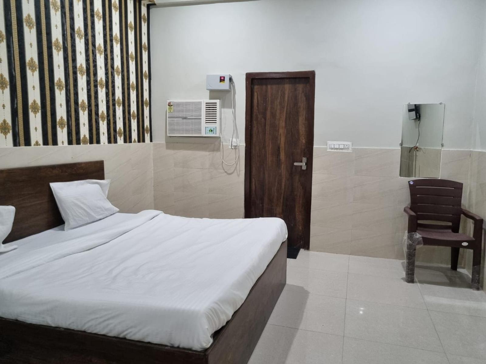 מלון Vrindavan Bhakti Bhavan- Near Prem Mandir By Mukund מראה חיצוני תמונה
