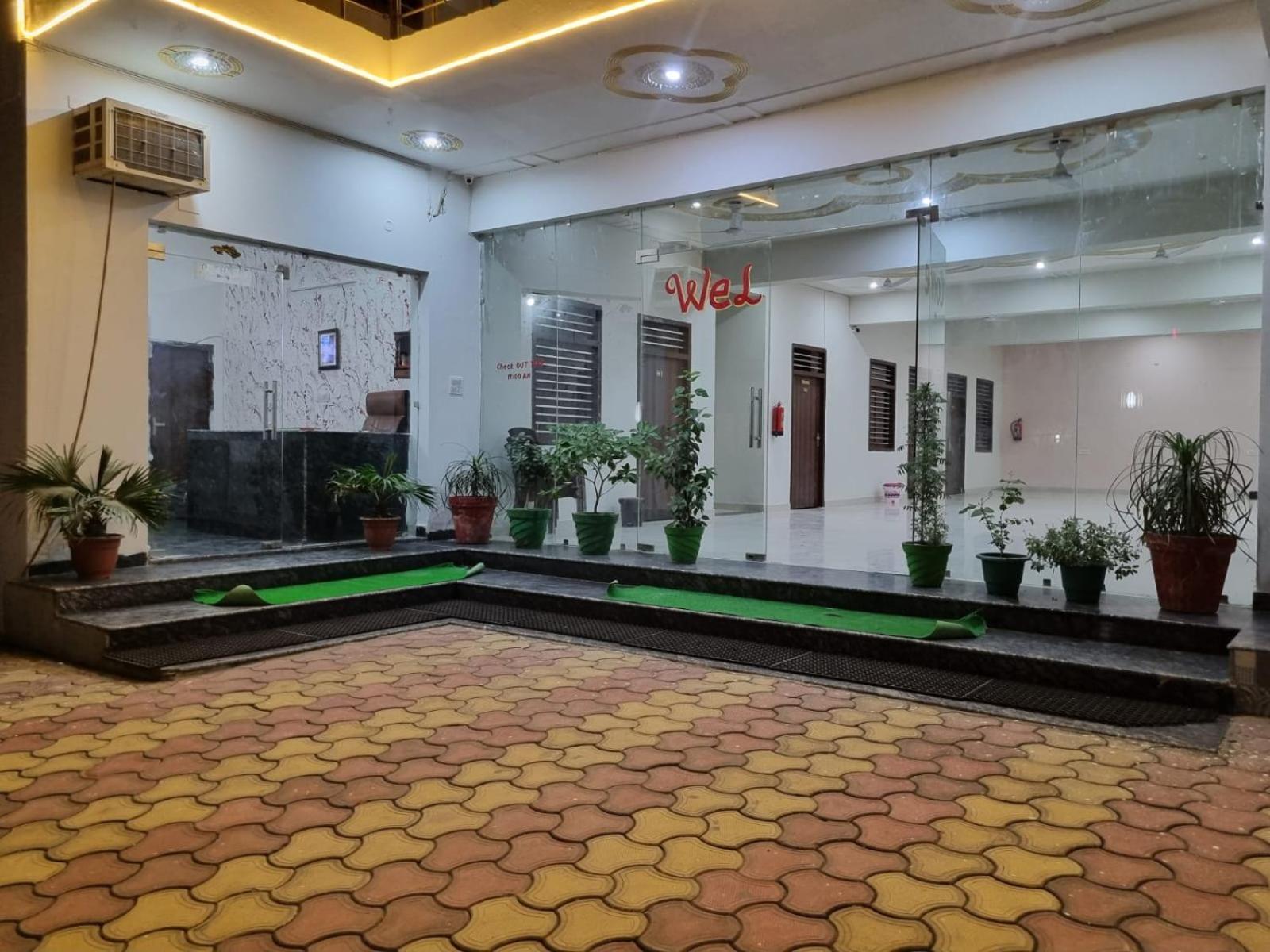 מלון Vrindavan Bhakti Bhavan- Near Prem Mandir By Mukund מראה חיצוני תמונה