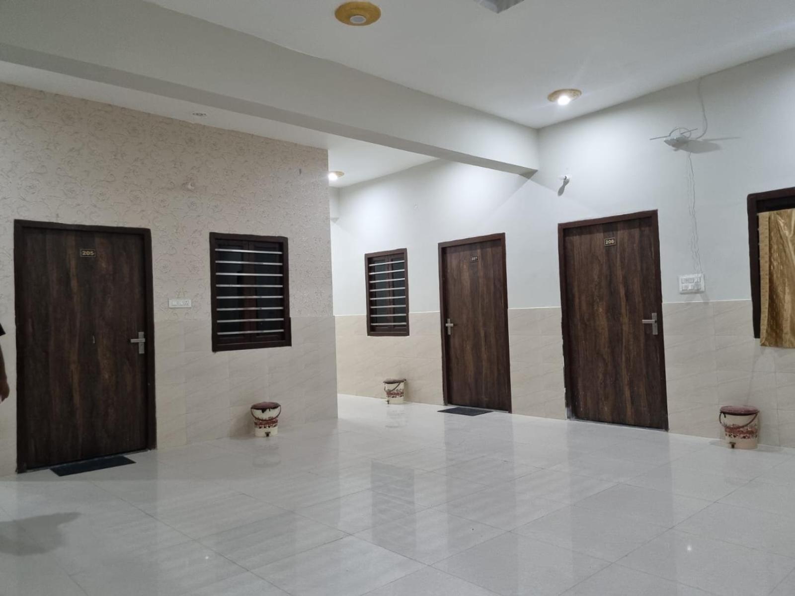 מלון Vrindavan Bhakti Bhavan- Near Prem Mandir By Mukund מראה חיצוני תמונה