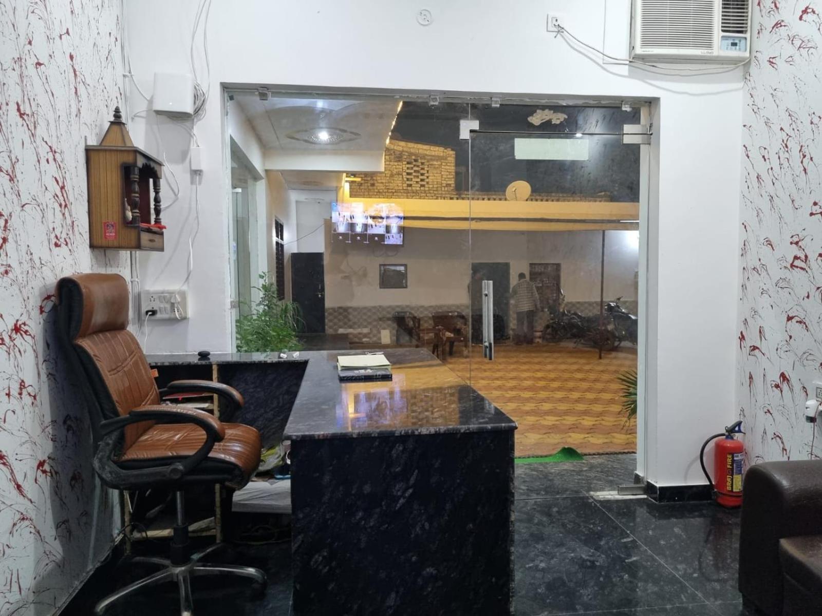מלון Vrindavan Bhakti Bhavan- Near Prem Mandir By Mukund מראה חיצוני תמונה